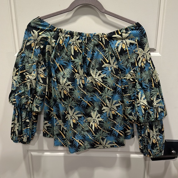 Petersyn Lily Blouse - Picture 4 of 12